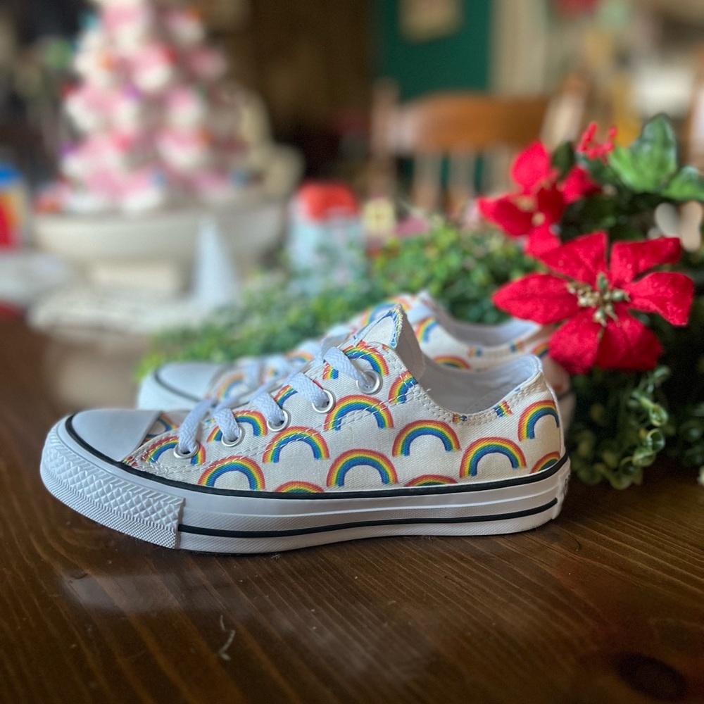 NWOT Converse with rainbows 🌈